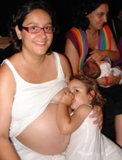 breastfeeding while pregnant